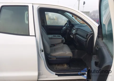 2017 Toyota Tundra Sr 4.6L V8 из США, поврежденный, VIN 5TFUM5F10HX073925